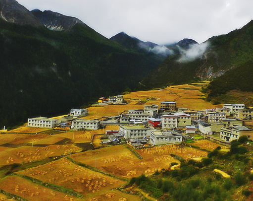 Yading Village: Yading village is located in Yading scenic area of Daocheng City, about 30 kilometers away from the ticket center, with an altitude of 4060 meters. Yading, which means 