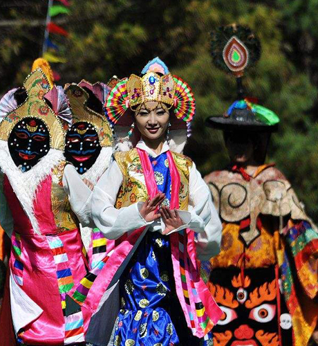 Every year, on the eighth day of April of the lunar calendar and April 15th of the Tibetan calendar, it is a mountain turning meeting for Tibetan compatriots.

